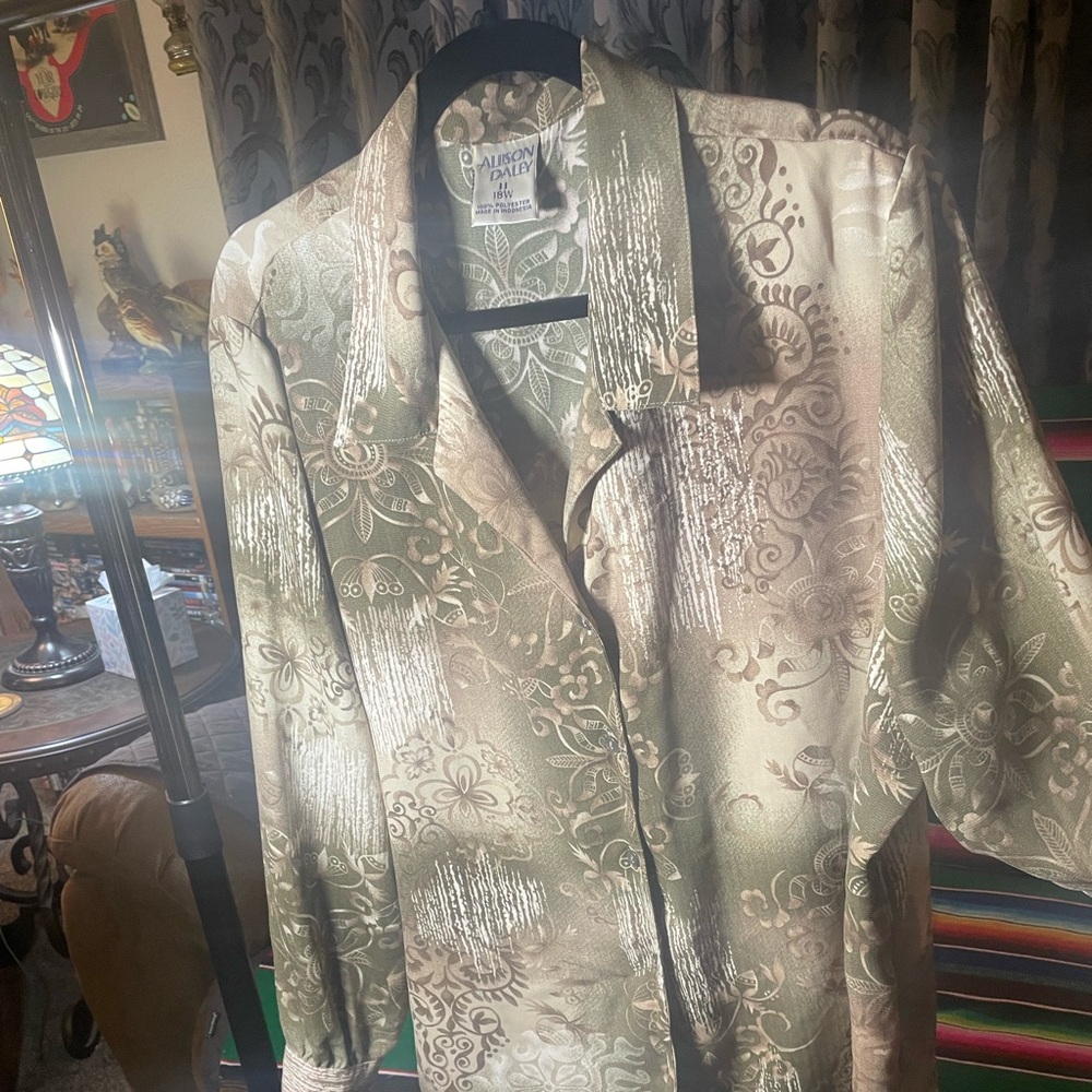 Allison Daley  Floral Olive button up women’s top